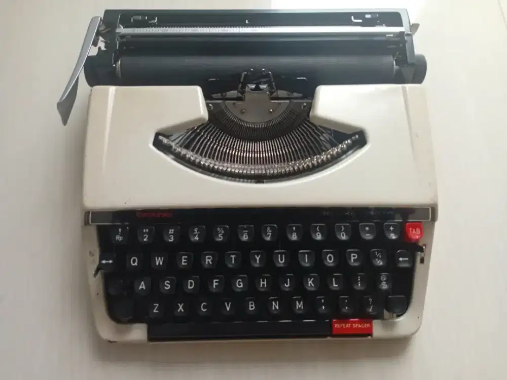 Mesin Tik Brother - Deluxe 250 R