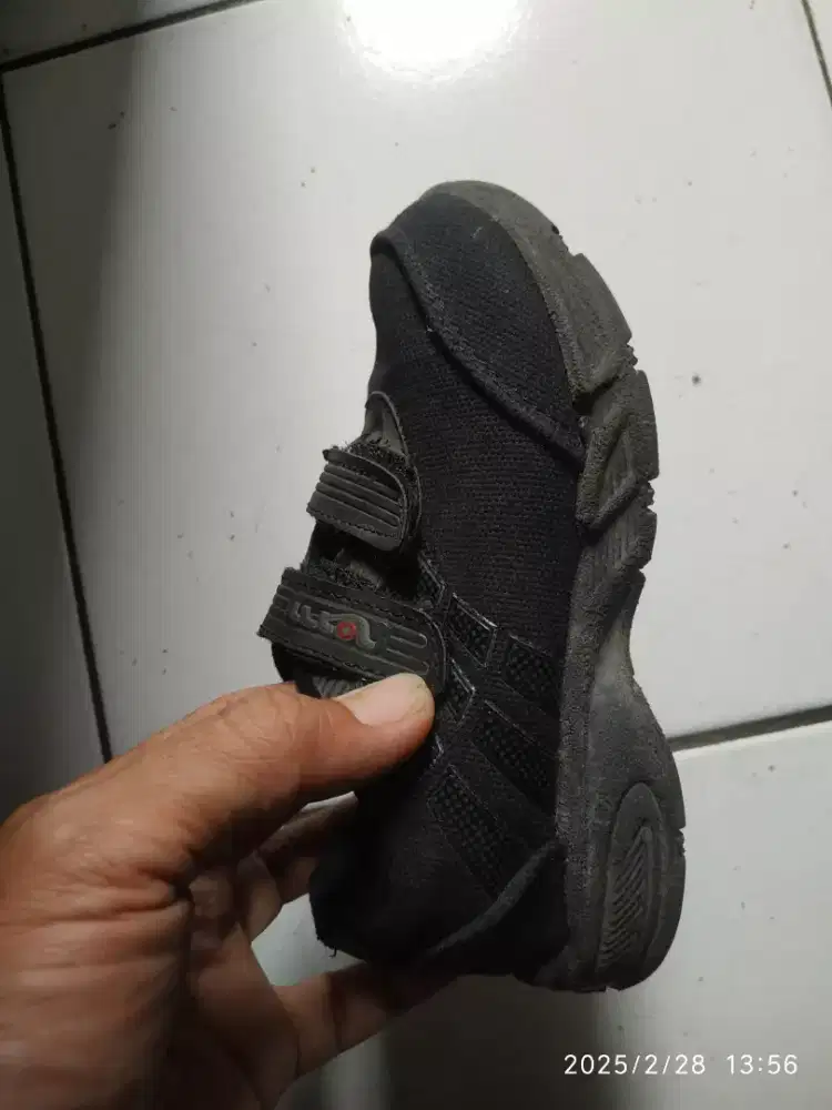 Sepatu Usia 2 - 4 Tahun