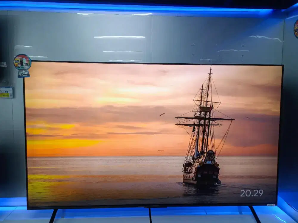 PANASONIC 4K goggle tv 85 inch