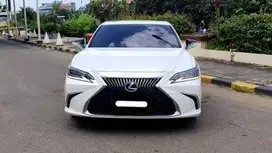 km28rb lexus es300 es300h es 300 hybrid ultra luxury 2019 putih