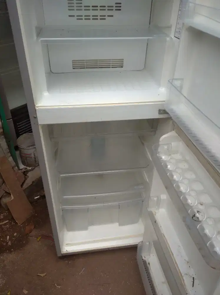 Kulkas toshiba glacio normal siap pakai