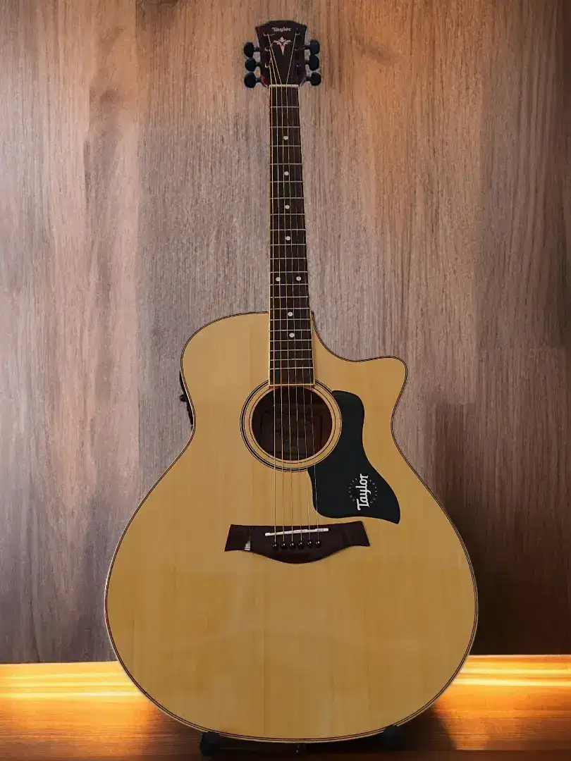 Gitar taylor akustik elektrik
