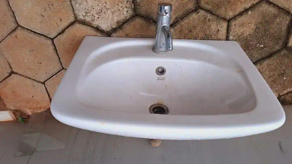 Dijual cepat Wastafel american standar + kran airnya