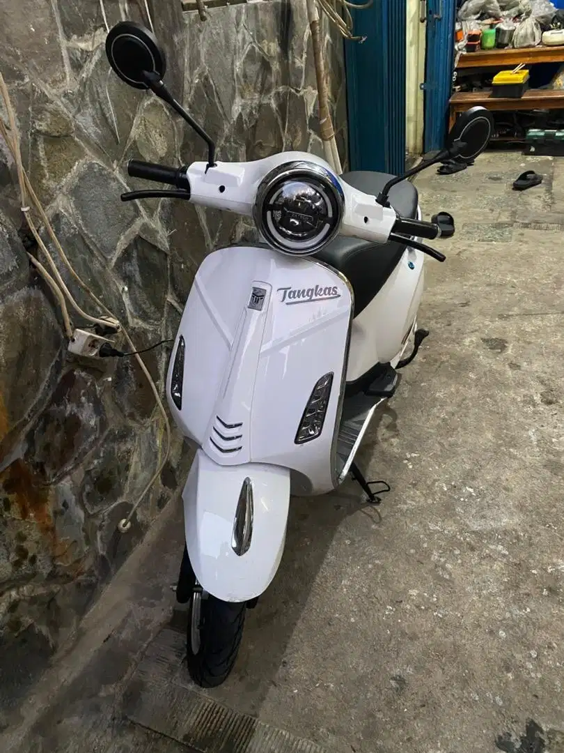 Motor listrik tangkas V8