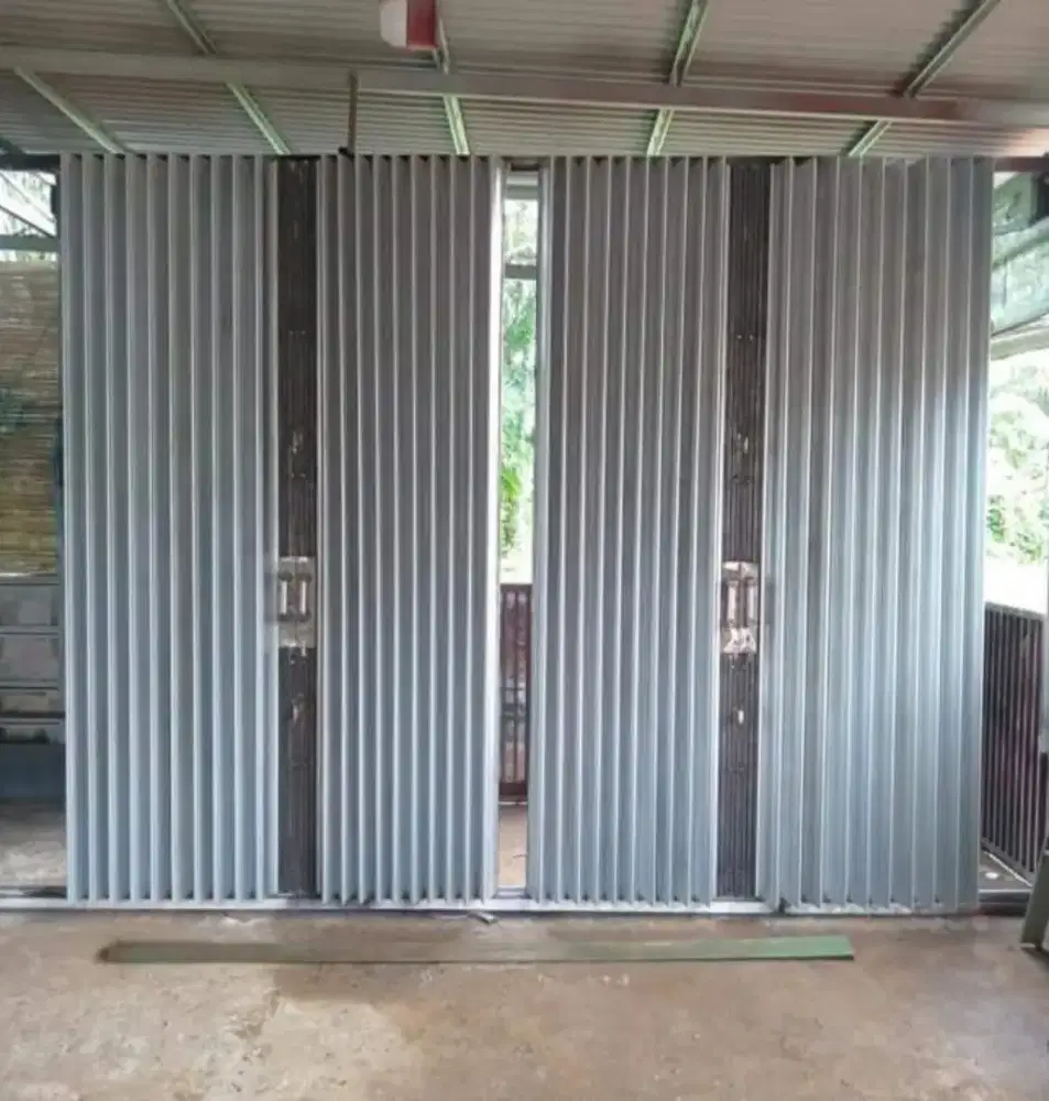 Folding gate rolling door