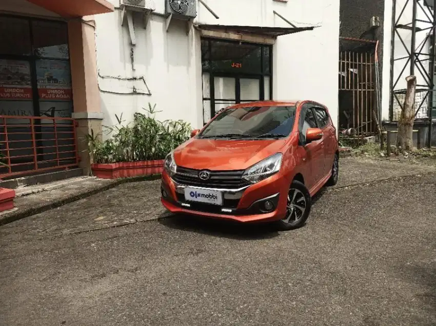 Like New - DAIHATSU AYLA 1.2 R BENSIN M/T 2020 ORANGE