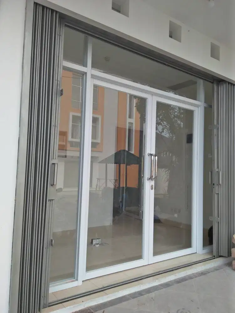 partisi kaca dan kusen aluminium
