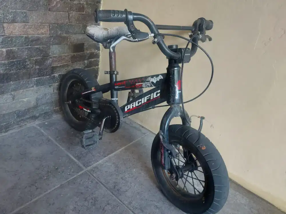 Sepeda anak merk Pasific edisi batmen city