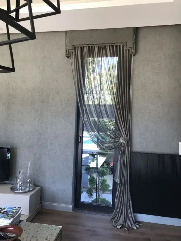 Pasang gordyn gorden murah vertikal roll blind jasa wallpaper dinding