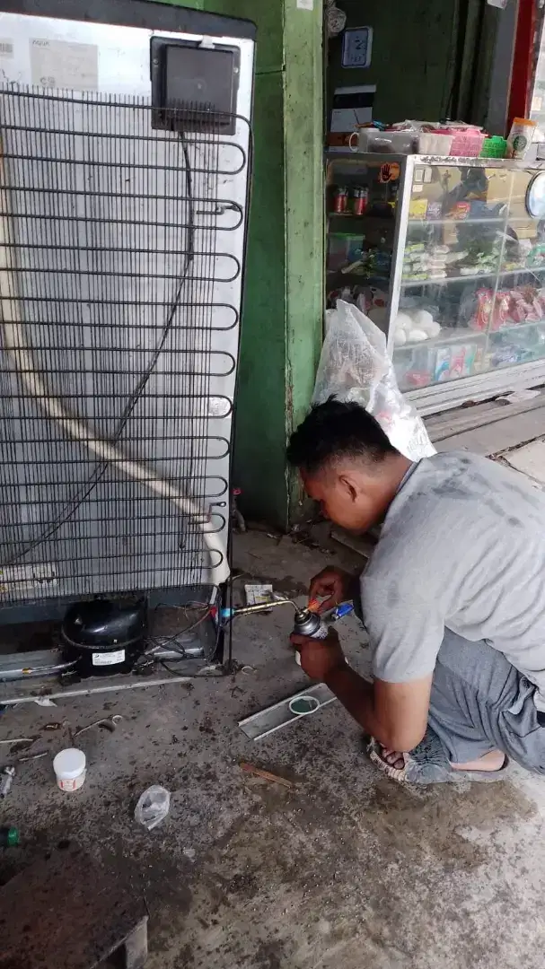 SERVICE AC,BONGKAR PASANG AC,MESIN CUCI,KULKAS,POMPA AIR dll