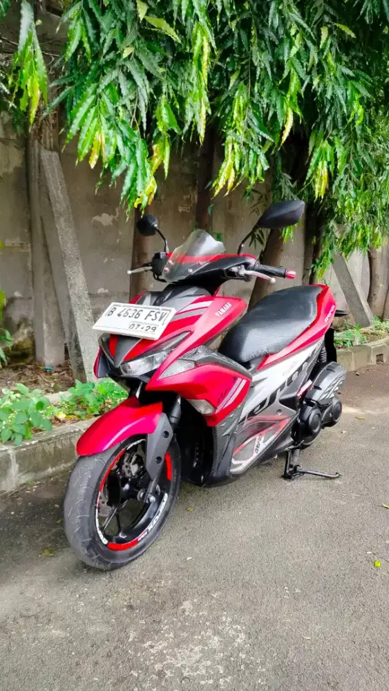 Bissmillah dijual motor Yamaha aerox 2018 istimewa.