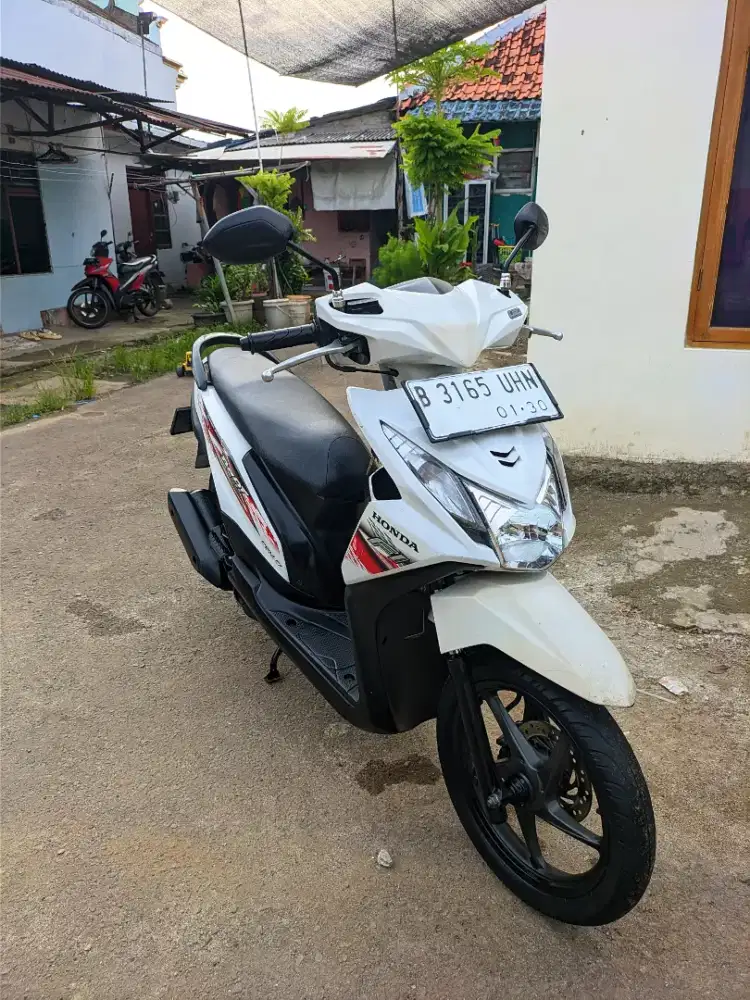 Bissmillah dijual motor Honda beat fi 2014