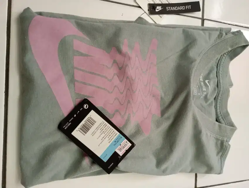 nike size m,LD: 50cm,kondisi baru,jual 150k