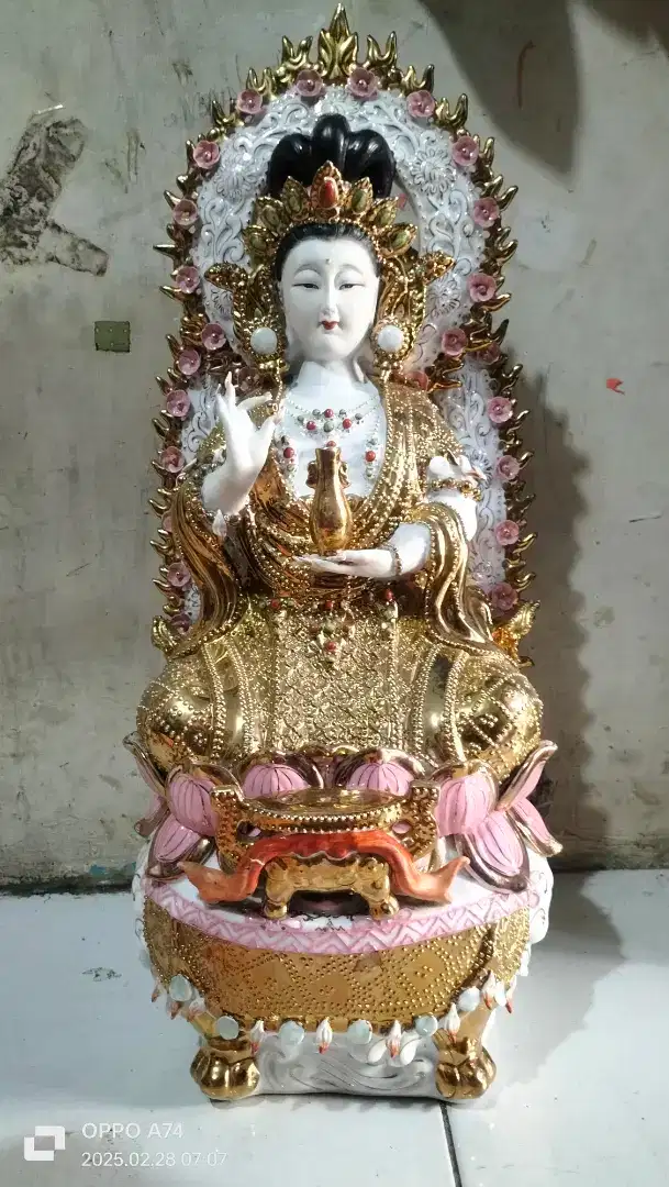 Antik...Patung Keramik Besar Dewi Kwan im
