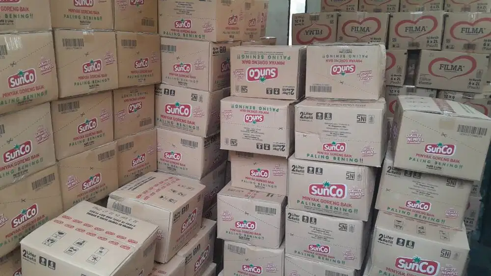 Pegawai toko sembako