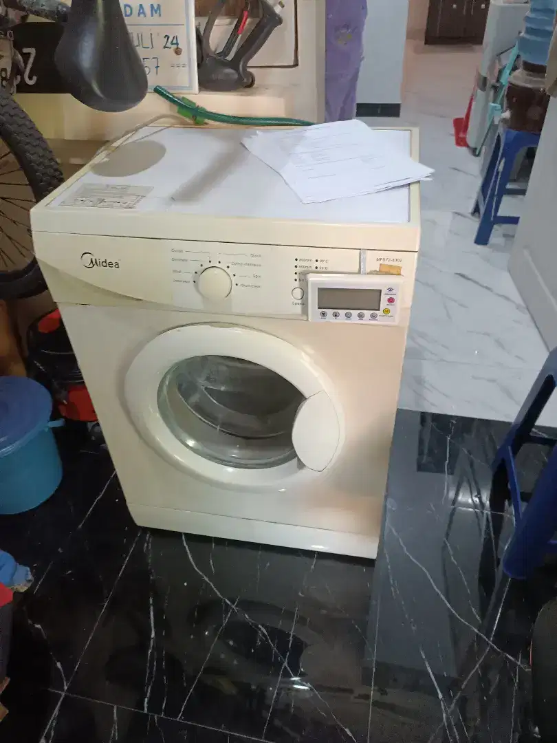Mesin cuci front loading Midea
