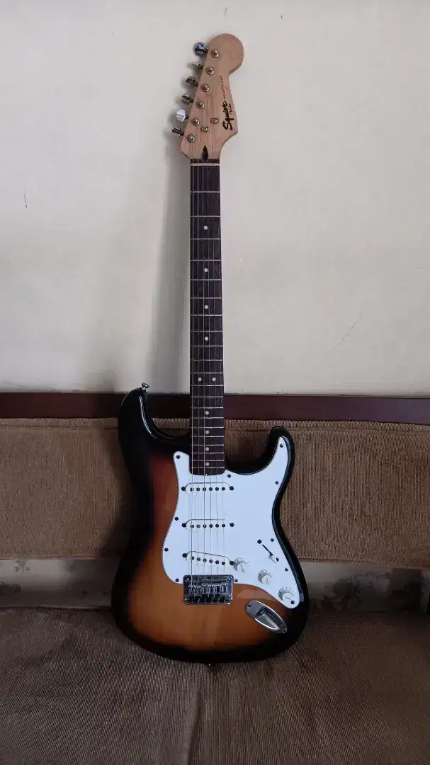 Gitar Squier bullet strat