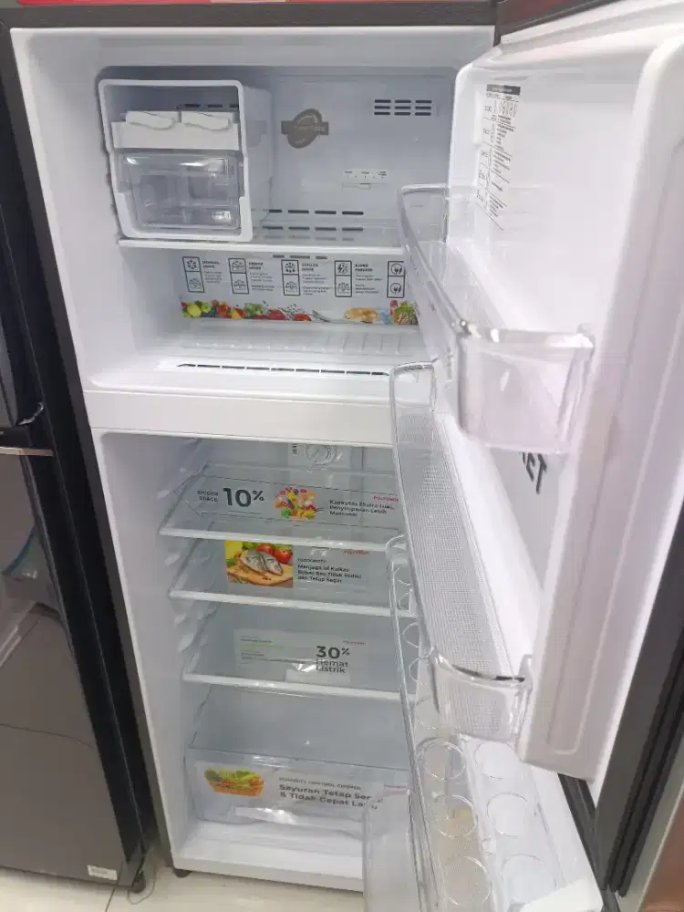 POLYTRON REFRIGERATOR 2 DOOR 260L