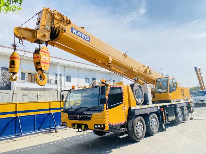 FOR SALE - DIJUAL - HYDRAULIC TRUCK CRANE