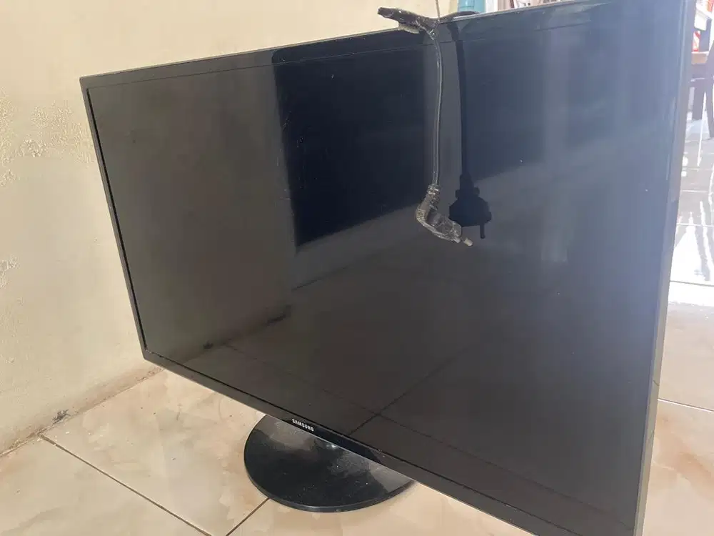 DIJUAL Samsung UA32F4000 LED TV 32” Inch