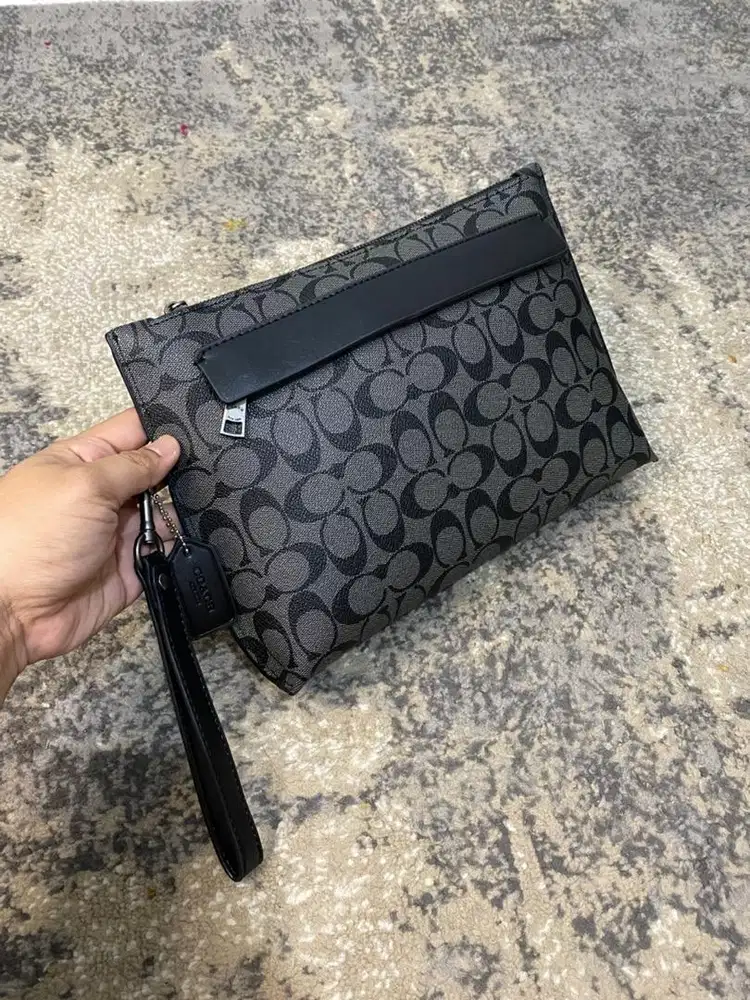 Clutch coach / handbag coach