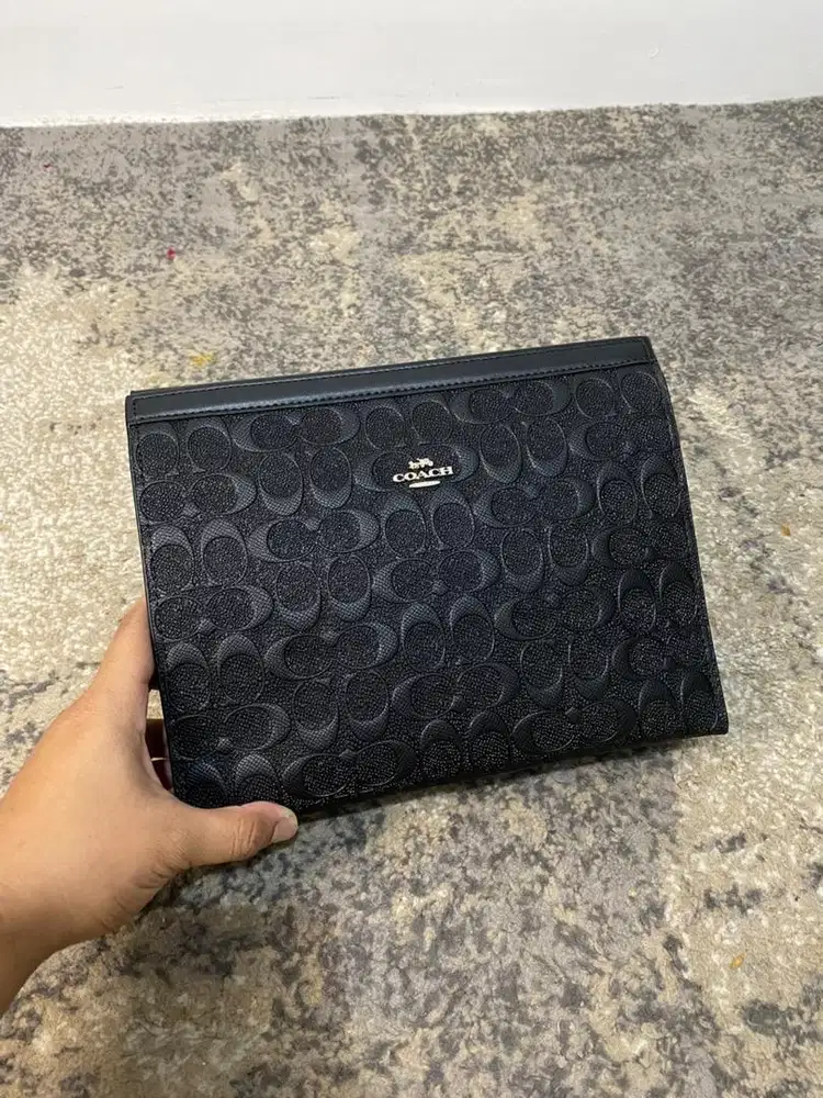 Clutch coach / handbag coach