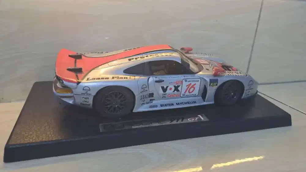 Diecast Porsche 911 GT1