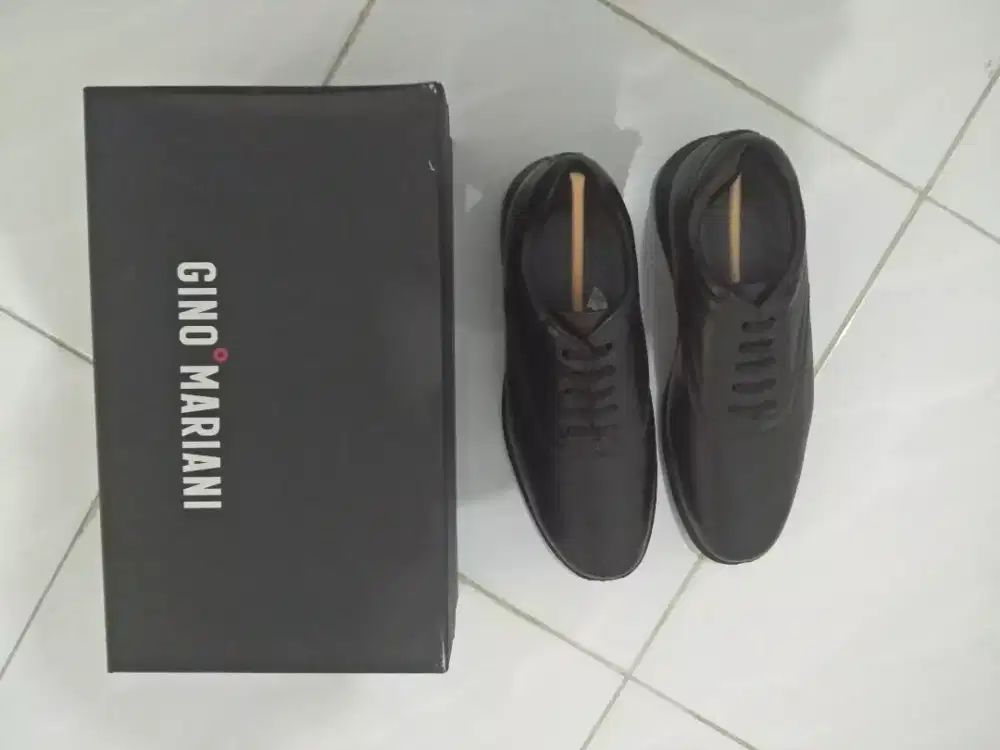 Sepatu Gino Mariani