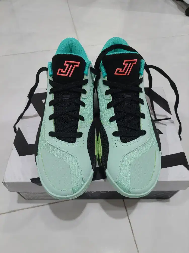 Sepatu Basket Baru Salah Ukuran