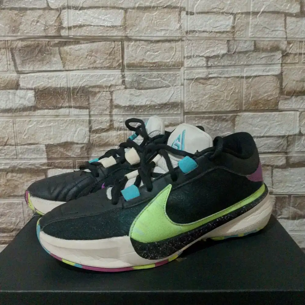 Sepatu basket size 40
