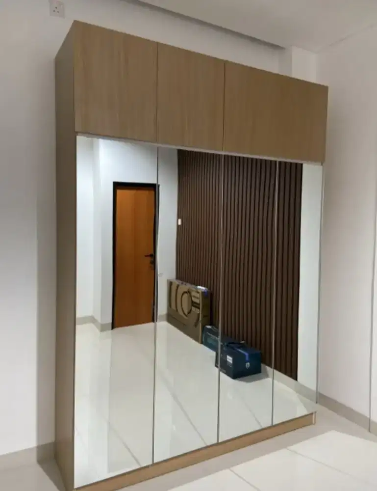 Lemari kabinet penyimpanan pakaian