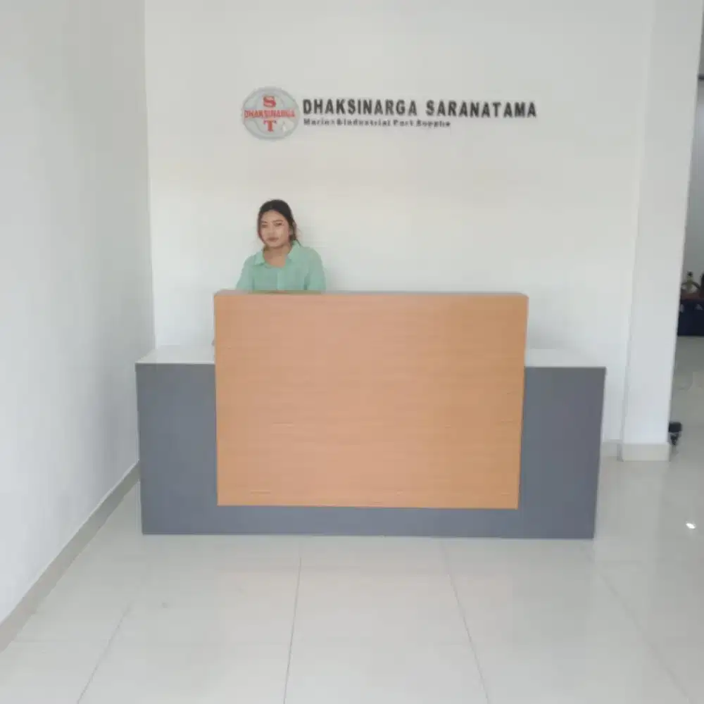 Meja resepsionis custom kekinian