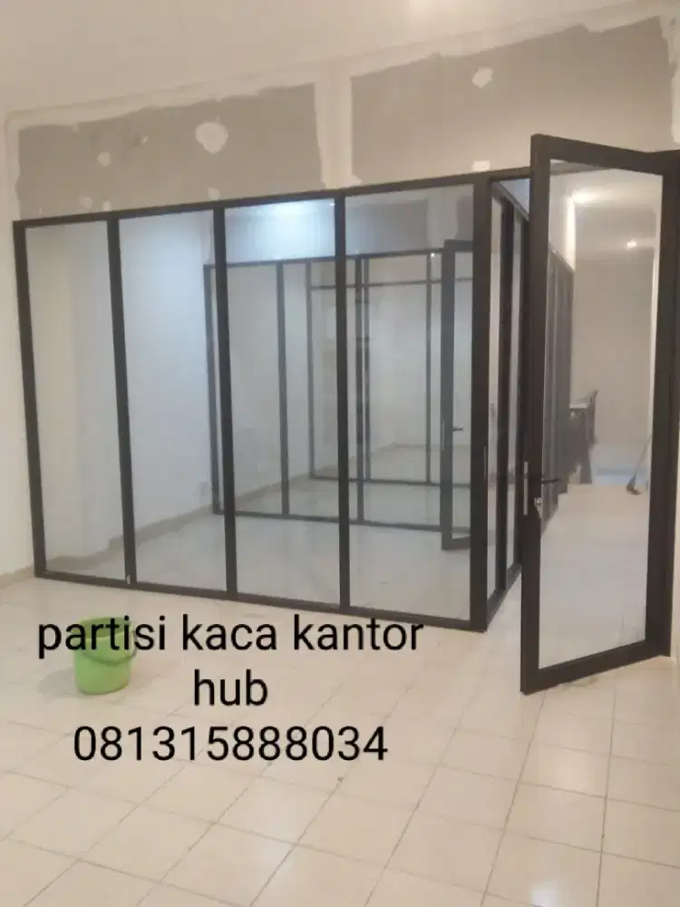 Partisi kaca dan kusen aluminium