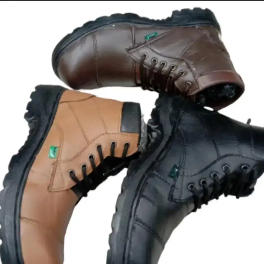 Sepatu safety bahan kulit ujung besi