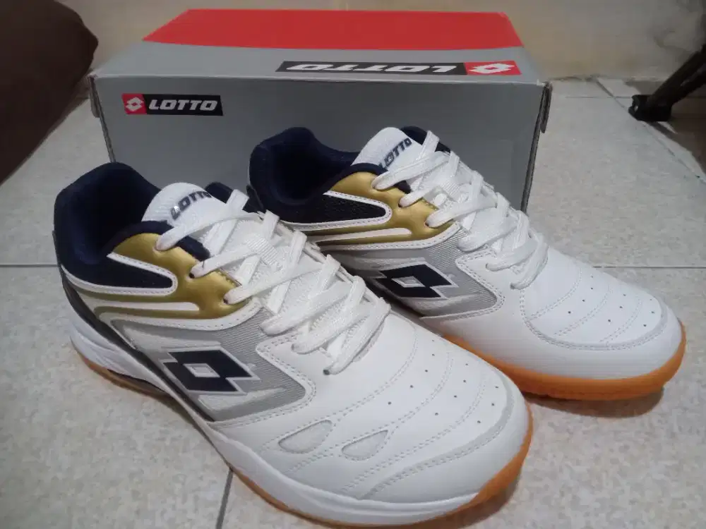 Lotto Badminton Men size 41 Original 100%