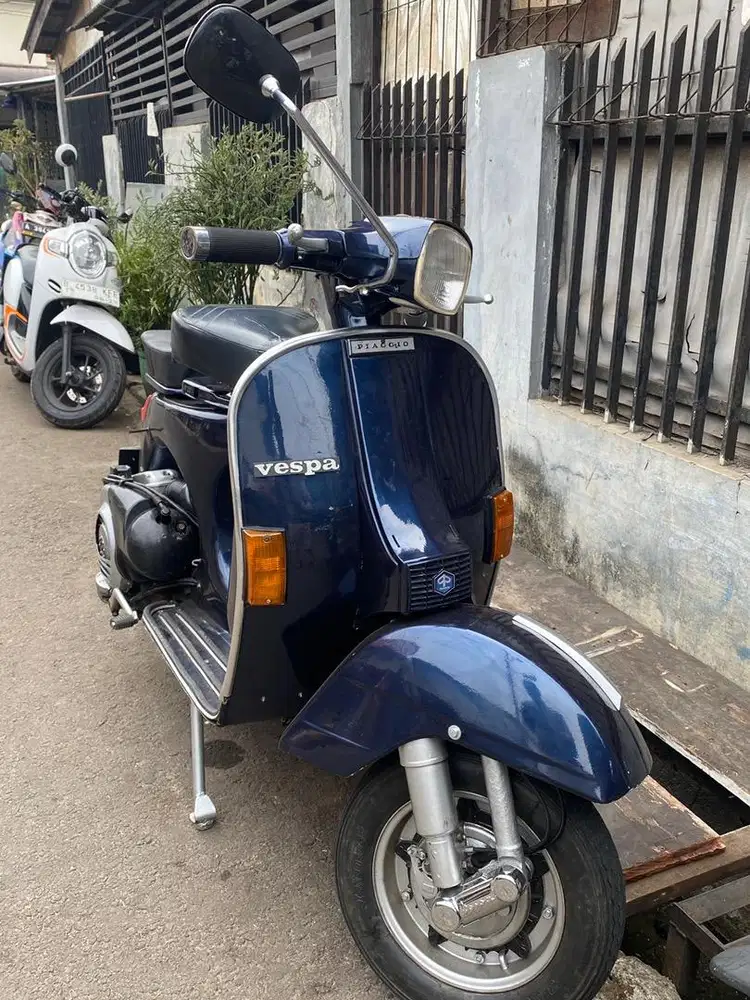 Vespa PX 150 E (Biru midnight)