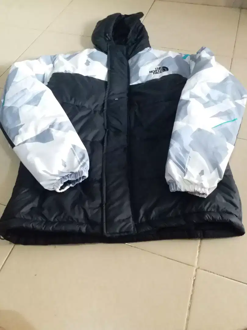 Jaket TNF original Size L, Baru Fulltag