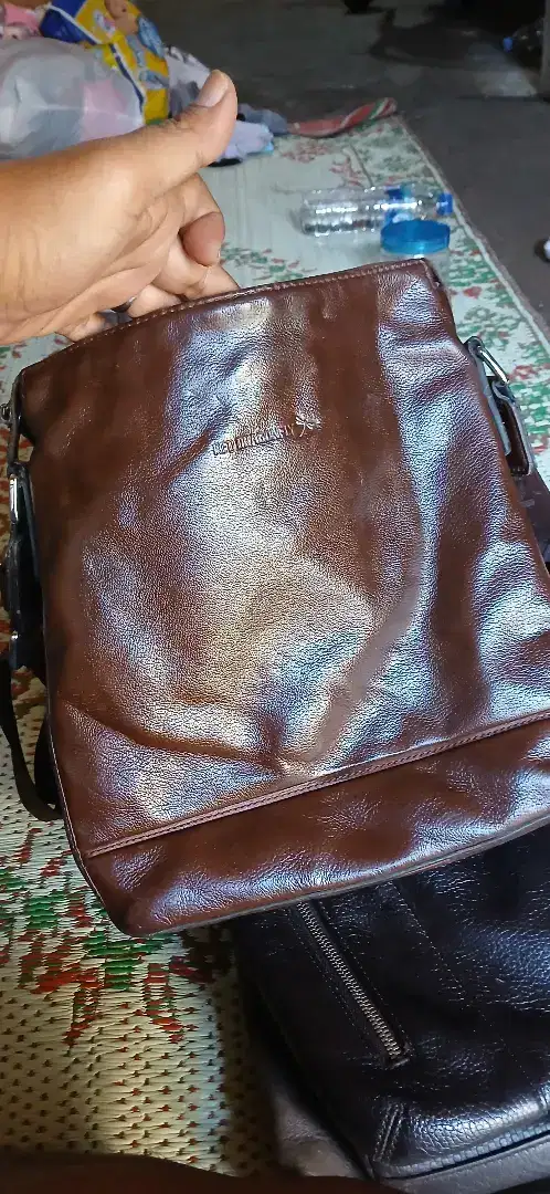 Tas selempang kulit asli