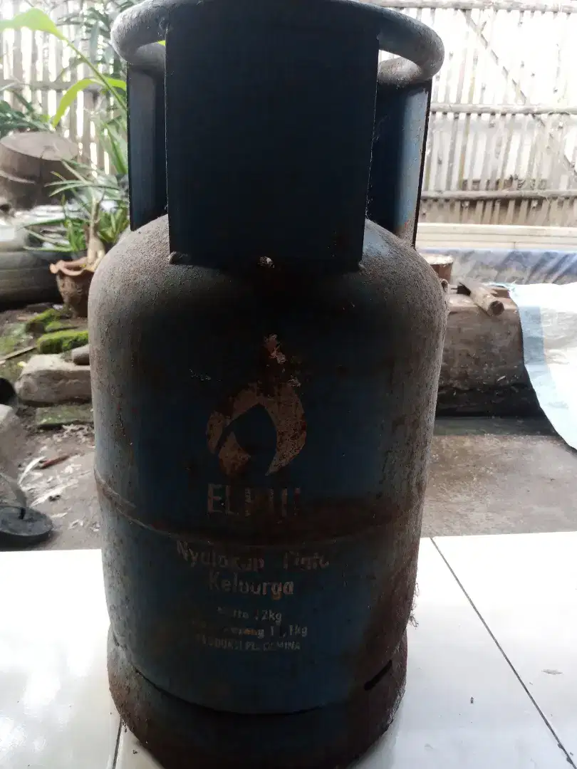 Tabung gas elpiji kosong 12 Kg