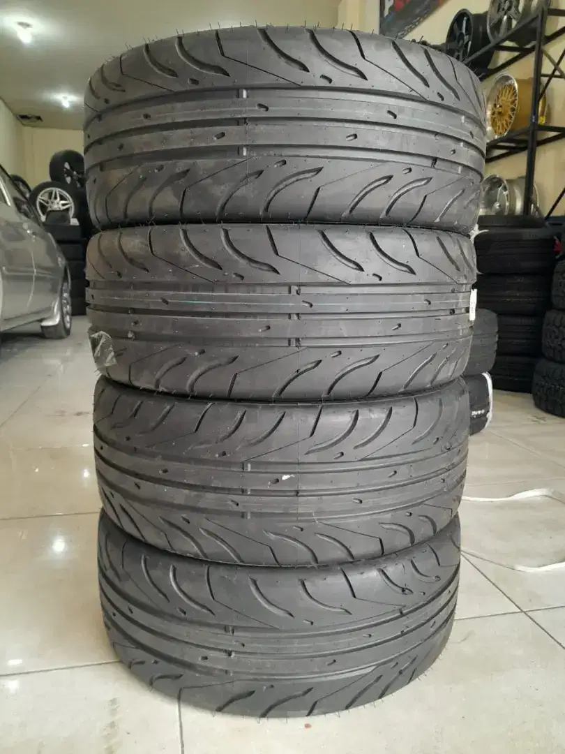 Accelera 651( semislik) 215-45-17