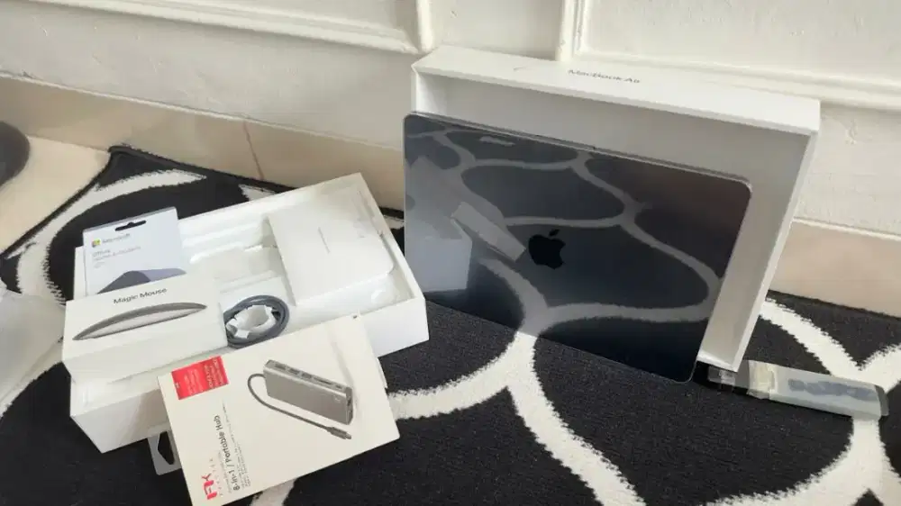 Macbook Air M2 2024,8GB 512GB, 13.6inc + accesories