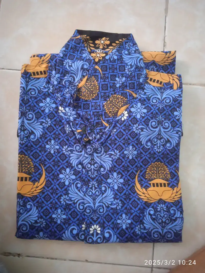 Baju korpri  80 persen  baru di pakai 2X cuci 2 X