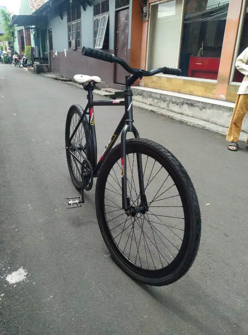 Sepeda fixie rem terpedo restorasi