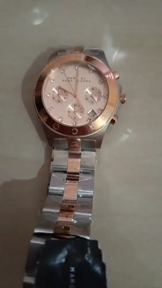 Bermacam2 jam tangan wanita & pria