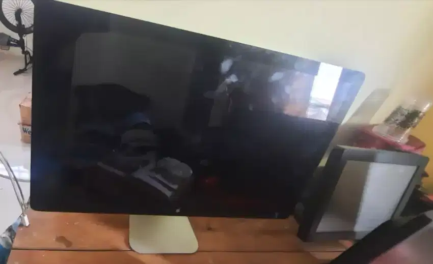 Jual Monitor Cinema Display 27inch kondisi Tiba2 mati
