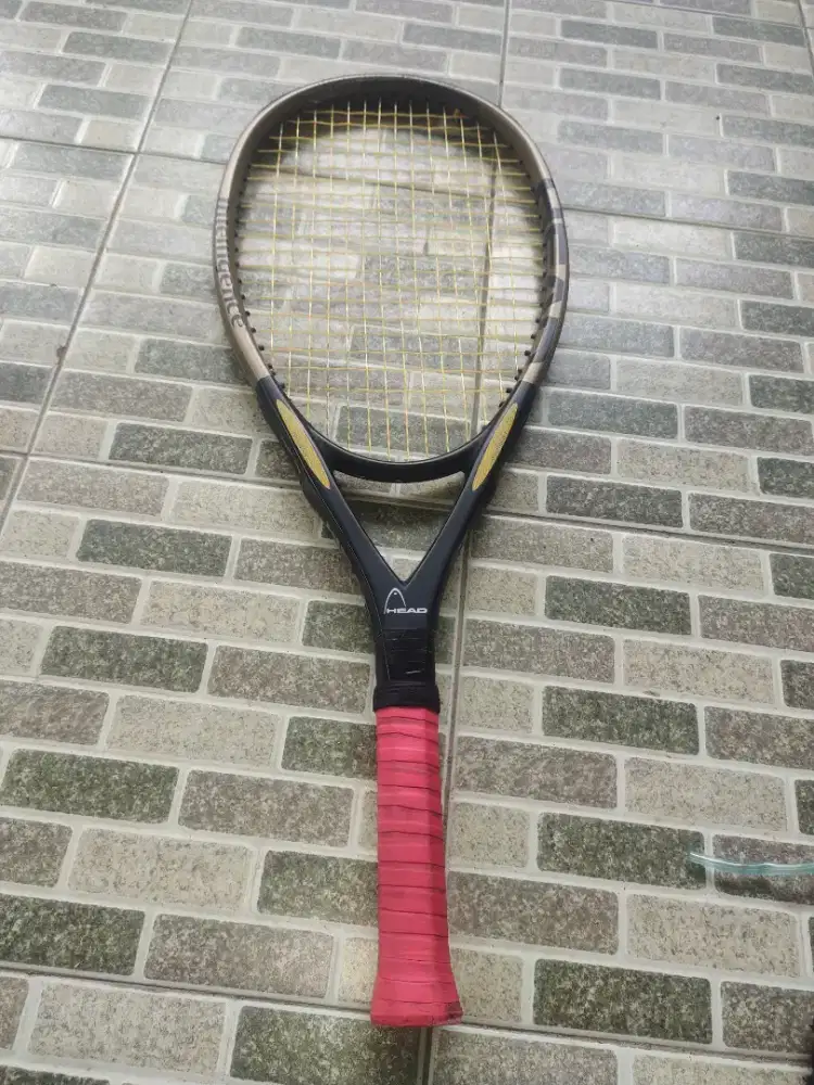 Raket tenis head is 10