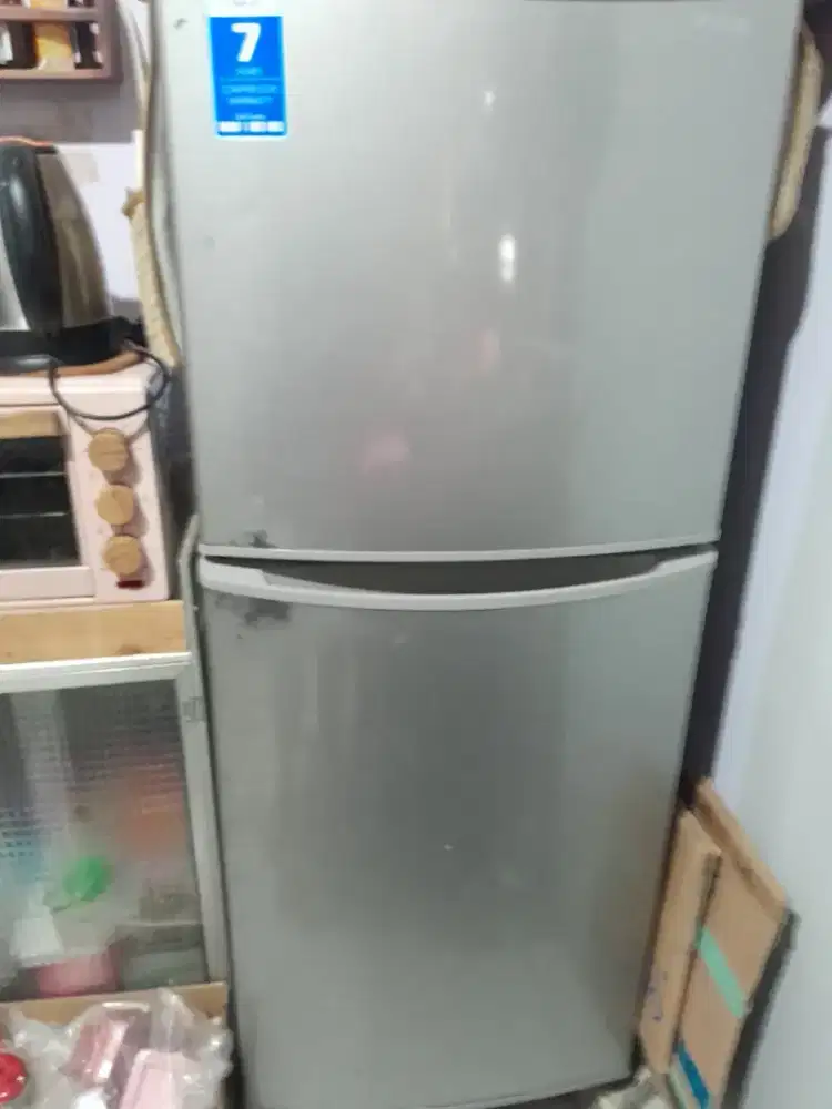 Kulkas 2 Pintu Merk Aqua AQR-D240 169 Liter