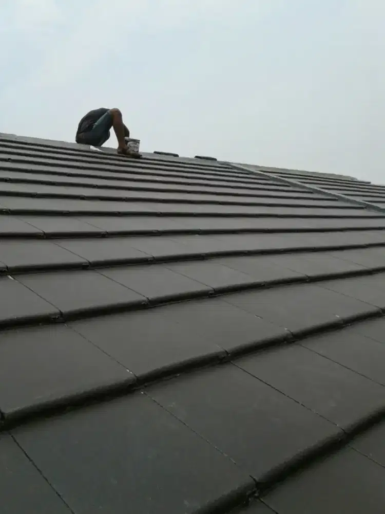 Perbaikan atap bocor