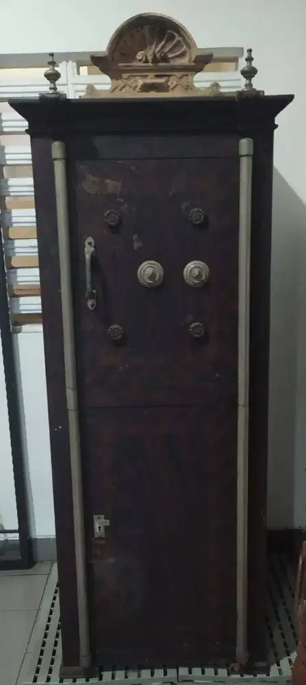 Brankas Besi Antik Jaman Belanda (Tahun 1920)