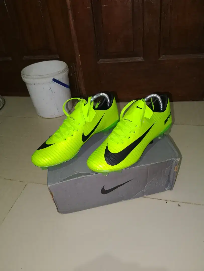 Sepatu bola Nike mercurial size 41